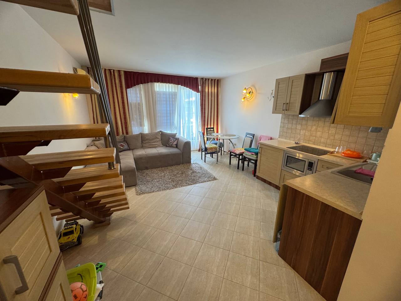 Мезонет 2 уровня, 1 спальня, двухкомнатная квартира в комплексе Amber Beach, Солнечный Берег
