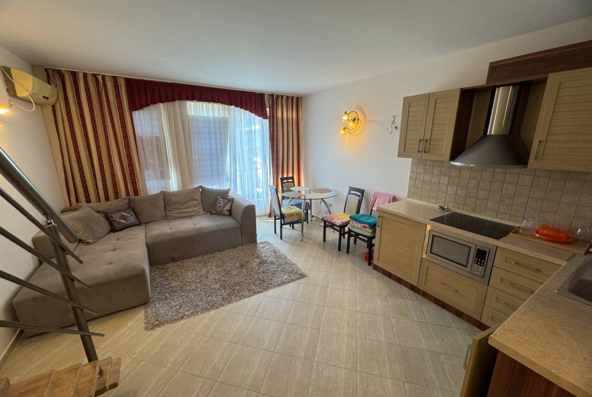 Мезонет 2 уровня, 1 спальня, двухкомнатная квартира в комплексе Amber Beach, Солнечный Берег