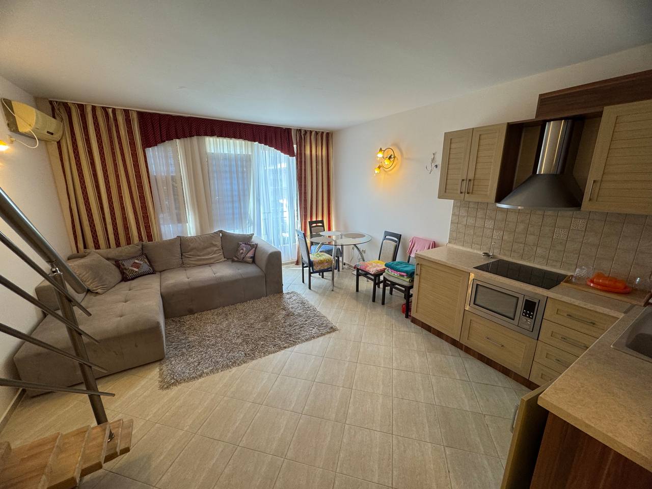 Мезонет 2 уровня, 1 спальня, двухкомнатная квартира в комплексе Amber Beach, Солнечный Берег