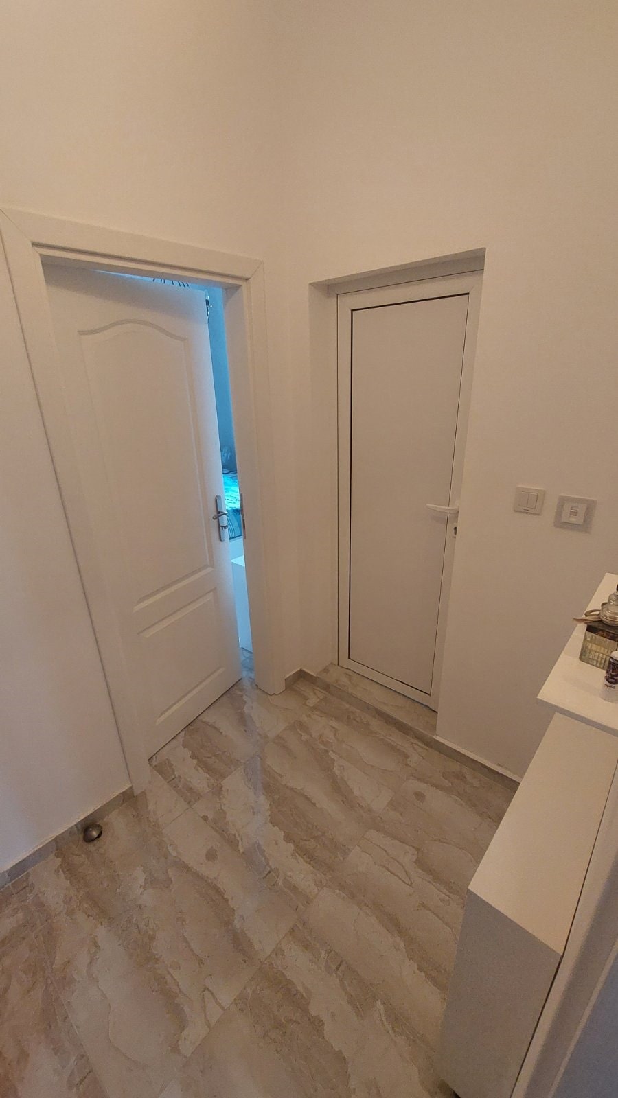 81ea5d92-410e-49a2-b0fe-81bc23add5b2-min