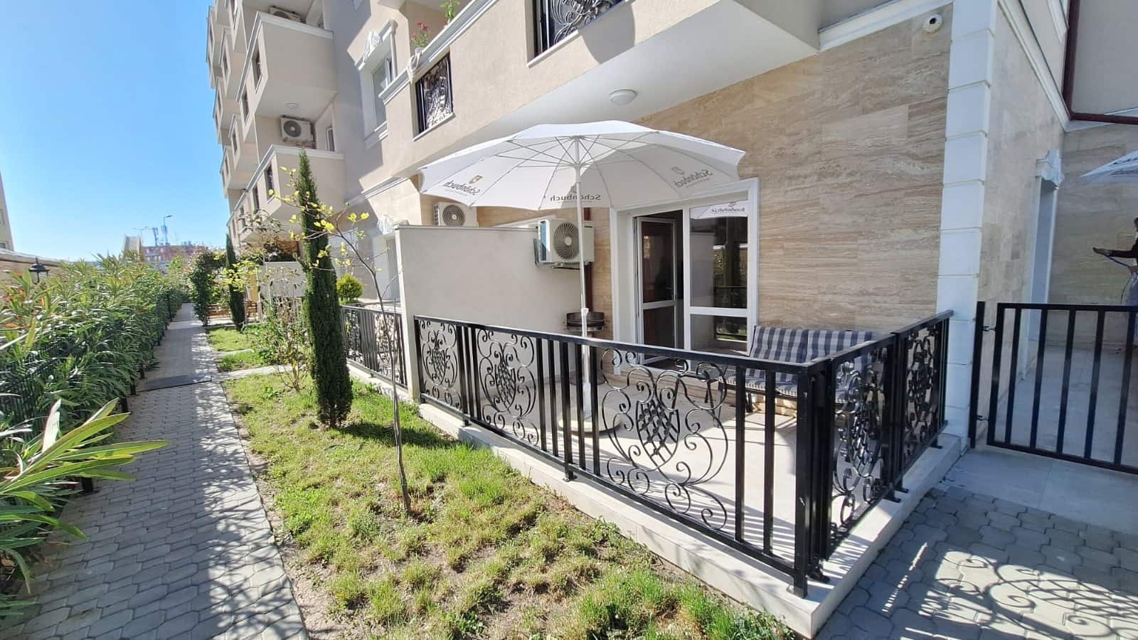 dd579582-26c5-46e6-9f83-d4845d31f756-min